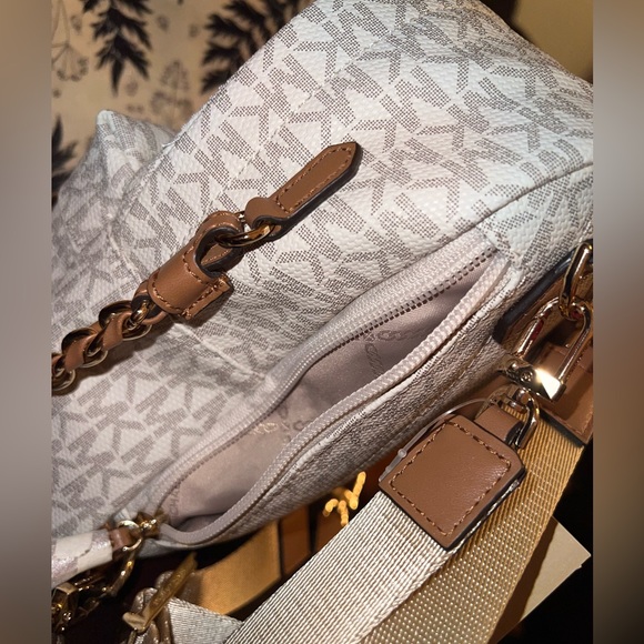 Michael Kors Slater XS Convertible Messenger Vanilla/Acorn Backpack - Picture 3 of 7